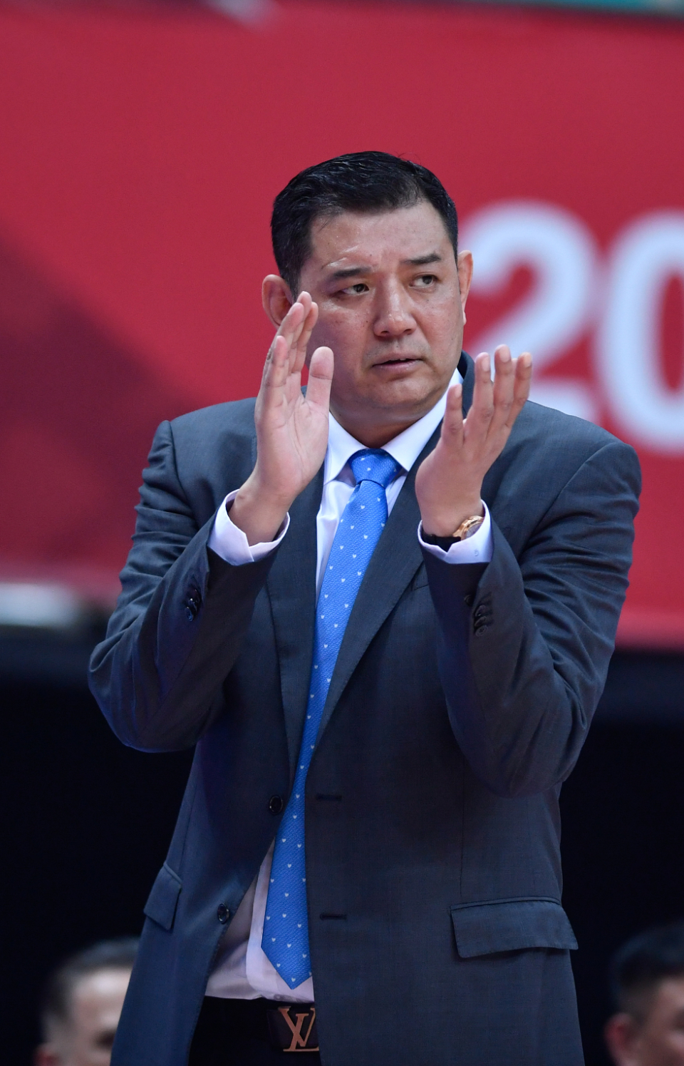 Rookie迎来十五赛季高光表现，塞尔维亚队球迷沸腾！